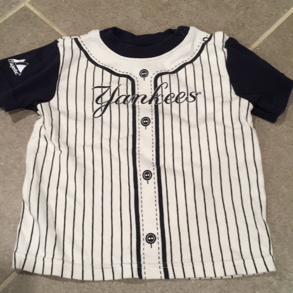 💚5/$15💚 Yankees t shirt